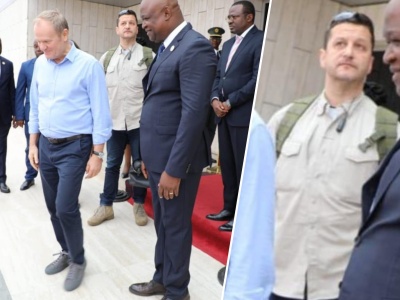 Skandaliczna wizyta Tuska w Angoli. Kim jest zabłąkany mężczyzna z plecakiem?