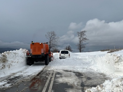 Zamieć śnieżna uwięziła kierowców. Służby ruszyły na ratunek