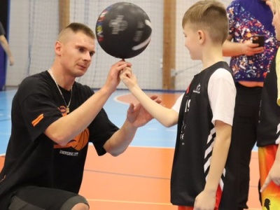 Młodzi koszykarze WKS-u zaprezentowali się na evencie rodzinnym (zdjęcia)