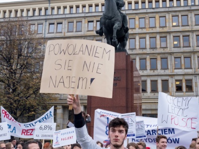 Te błędy wrócą jak bumerang. Dlaczego środowisko lekarskie przegrywa komunikację wokół wynagrodzeń?