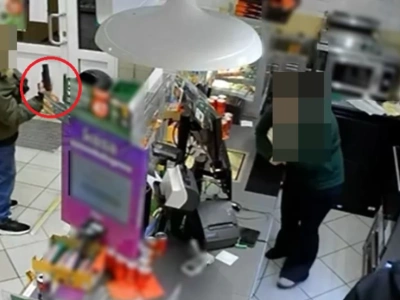 Nietrzeźwy mężczyzna groził bronią pracownicom sklepu w Chojnowie