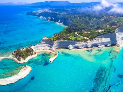 Słoneczne Korfu w maju 🏝️🍹 Loty i hotel przy plaży za 959 PLN