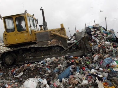 Ciało niemowlęcia znalezione w śmieciach. Na miejscu kryminalni