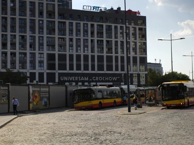 Mieszkańcy Grochowa zaniepokojeni. Ściany w ich bloku popękały