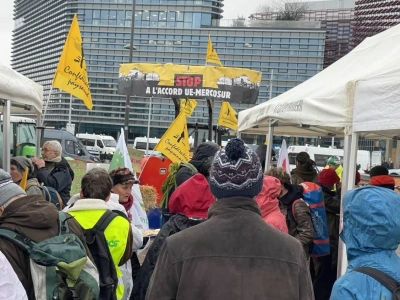 Rolnicy blokują Parlament Europejski. Ostra reakcja na umowę Mercosur