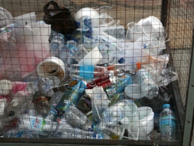 1,40 zł na każdą osobę płacącą za śmieci. Instalacje odpadów komunalnych przerzucą koszty na gminy