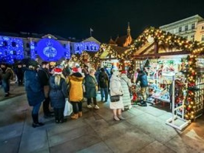 Ruszają jarmarki świąteczne. Niektórzy rzucają pracę po jednym dniu