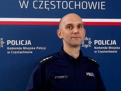 Częstochowski policjant nagrodzony za pomoc najmłodszym. Asp. Kamil Sowiński z odznaką „Policjant Przyjaciel Dzieci”