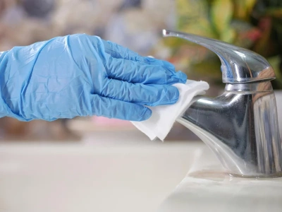 Wyciśnij, przetrzyj i pożegnaj plamy z twardej wody raz na zawsze!