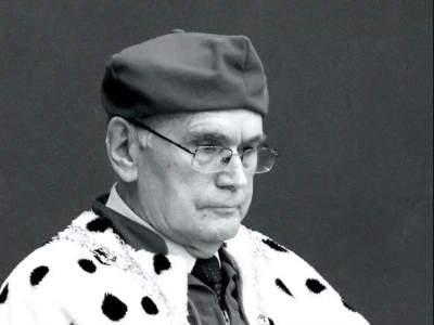 Auto uderzyło w ogrodzenie. Nie żyje były poseł