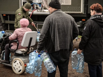 Prawie 2 tysiące mieszkańców bez wody. Wojsko pomaga pod Ciechanowem