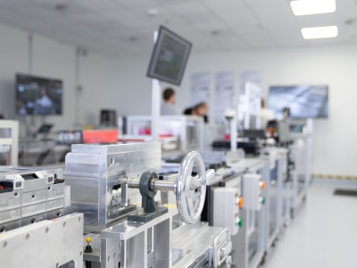 Wrocławskie LG ES, największa w UE fabryka baterii, walczy o rynek