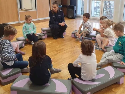 Jak reagować na drodze i w sytuacji zagrożenia? Lekcja bezpieczeństwa dla najmłodszych