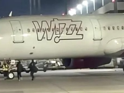 Sceny jak z jakiegoś filmu. Spóźnieni pasażerowie gonili samolot