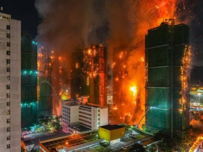 Dramat w Hongkongu: Gigantyczny pożar wieżowców w Tai Po pochłonął co najmniej 4 ofiary śmiertelne