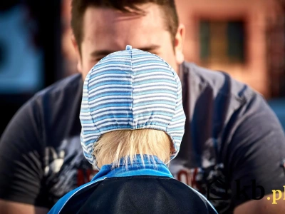 Nowa sztuczka alimenciarzy! Komornik bezradny wobec nielegalnych działań