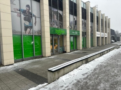 Zielona „Żabka” na stadionie Cracovii. Klub uspokaja, że to nie ostateczny wygląd (Galeria)