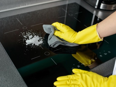 Jak czyścić to niezbędne kuchenne urządzenie? To niezawodne sposoby. Będzie błyszcząca