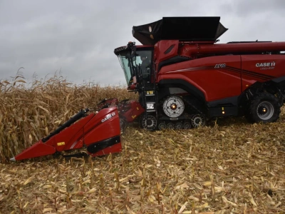 775 KM i jeden rotor. Ten kombajn Case IH robi robotę za kilka maszyn