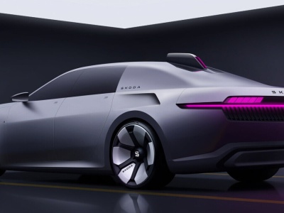 Skoda wariuje na temat 100. Bohaterka czechosłowackiego hitu straciła tylną szybę