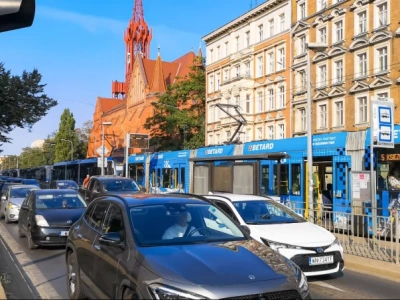 Tramwaj na Księże. „Kolizyjne” torowisko i wolniejsza komunikacja czy budowa nowej ulicy?