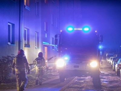 Ewakuowani z palącego się mieszkania. Trzy osoby ranne w pożarze