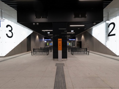 Tunelem na perony dworca Warszawa Zachodnia. Co znajdziemy w przejściu podziemnym?