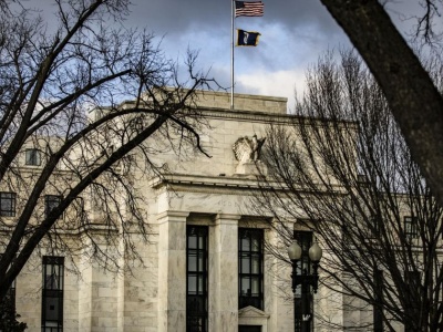 „Beżowa księga” Fed: niewielka zmiana aktywności gospodarki USA