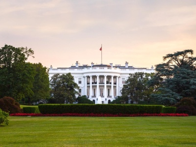 Strzały koło Białego Domu. Dwóch żołnierzy nie żyje, Waszyngton sparaliżowany