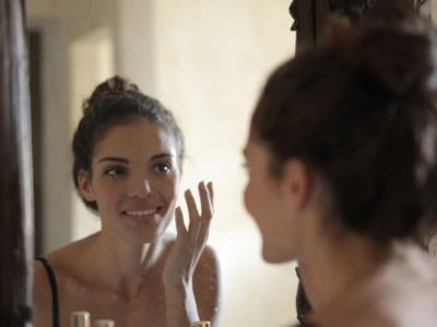 Wielopoziomowe nawilżanie skóry – rytuał, który buduje trwałe nawilżenie