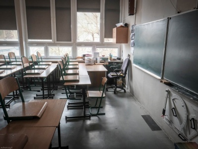 Jaka musi być minimalna temperatura, by lekcje się odbyły? Gdy termometr wskazuje tę wartość, można iść do domu