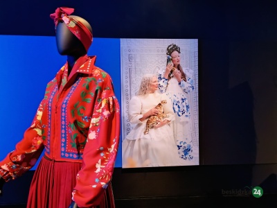 Strój ludowy inspiracją dla współczesnej mody, czyli „Etnoalternatywa” w Muzeum Śląskim | WIDEO