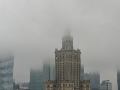 Napływ inwestycji do Polski spada o ponad połowę. Niepokojące dane NBP