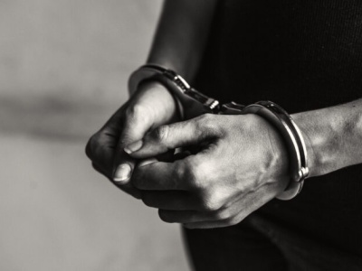 Szokujące zdarzenie w Ciasnej! Nietrzeźwy mężczyzna zaatakował policjanta śrubokrętem. Spędzi wiele lat w więzieniu!