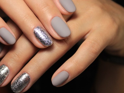 Wielki powrót trendu z lat 80. Taki manicure kiedyś miała każda z nas