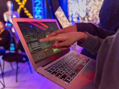 Saxo Bank ostrzega przed nową falą oszustów