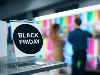 Jaki smart prezent dla partnera lub rodzica wybrać? Sprawdź promocje na Black Friday