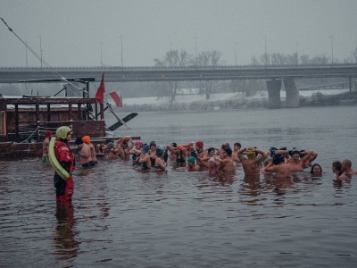 Warszawska Dzielnica Wisła z szeregiem atrakcji na zimę. Spływy, morsowanie, rejsy i nie tylko