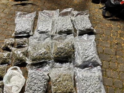 Policjanci przejęli sporą ilość narkotyki. Zatrzymali pseudokibiców