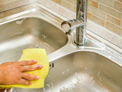 Natrzyj tym kran i zlew kuchenny. Będą lśnić, jak w katalogu