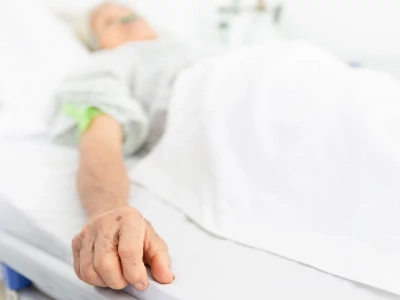 Koszmar 75-letniego pacjenta. „Nie możemy go wypisać, bo ktoś przejął jego dom”