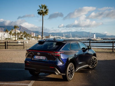 Nowa Toyota bZ4X jak kometa 3I/ATLAS. Japończycy skradli uwagę nie tylko nazwą