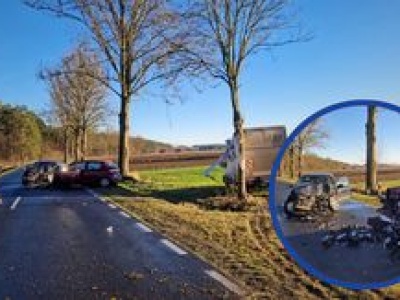 Czołowe zderzenie pod Zakrzewem. Dwie osoby w szpitalu