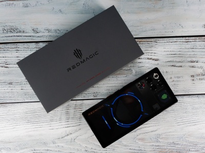 Powerful gamer with Snapdragon 8 Elite Gen 5 - RedMagic 11 Pro review