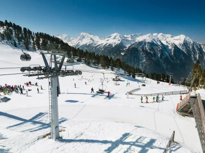 Lawina porwała narciarzy w Tyrolu. Polacy ruszyli na ratunek