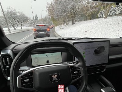 Zimą taśma klejąca w aucie może być zbawieniem. Prosty trik, genialny efekt