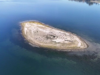 Starożytne ruiny w jeziorze Sapanca wyłoniły się spod wody. Przez długie lata krążyły o nich legendy