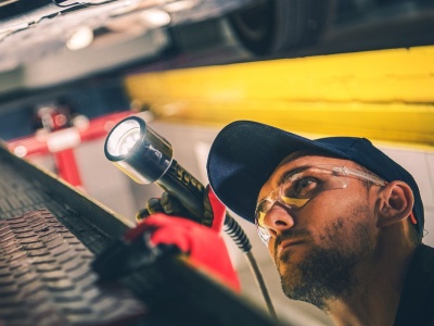 Przegląd samochodu w Bielsku-Białej: gdzie jechać, jak się przygotować i czemu kierowcy wybierają 4S For Safety