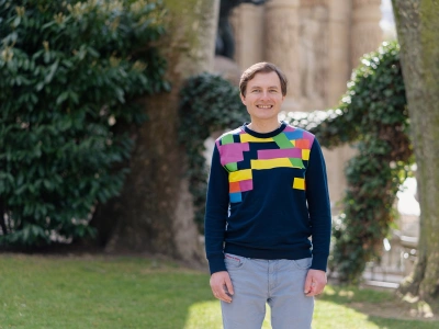 Czy modele językowe potrafią ewoluować razem ze światem? Felieton Adriana Kosowskiego