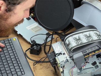 Odpalił Dooma na drukarce paragonów. Absurd, ale jaki cudowny